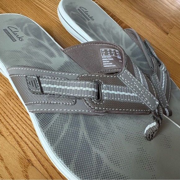 Clarks Collection Beige Taupe Sandals Breeze Sea Slip On Thong Womens Size 10 M - Picture 4 of 10